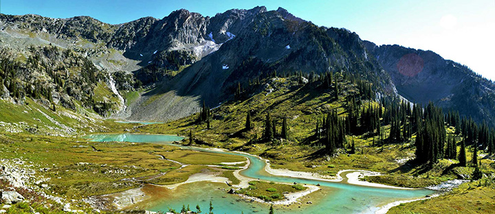 Panoramic view of piq kiʔláwnaʔ in British Columbia